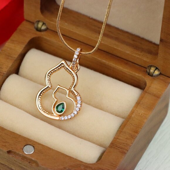 "Rose Gold Mother & Child Outline Pendant with Green Stone, XPPT1311 - Picture 7 of 12